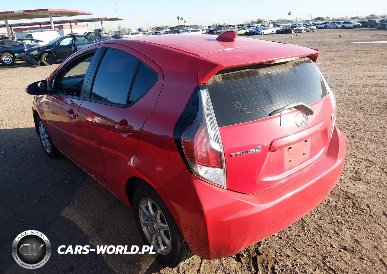 2015 Toyota Prius C Three VIN:JTDKDTB37F1092846 - 3