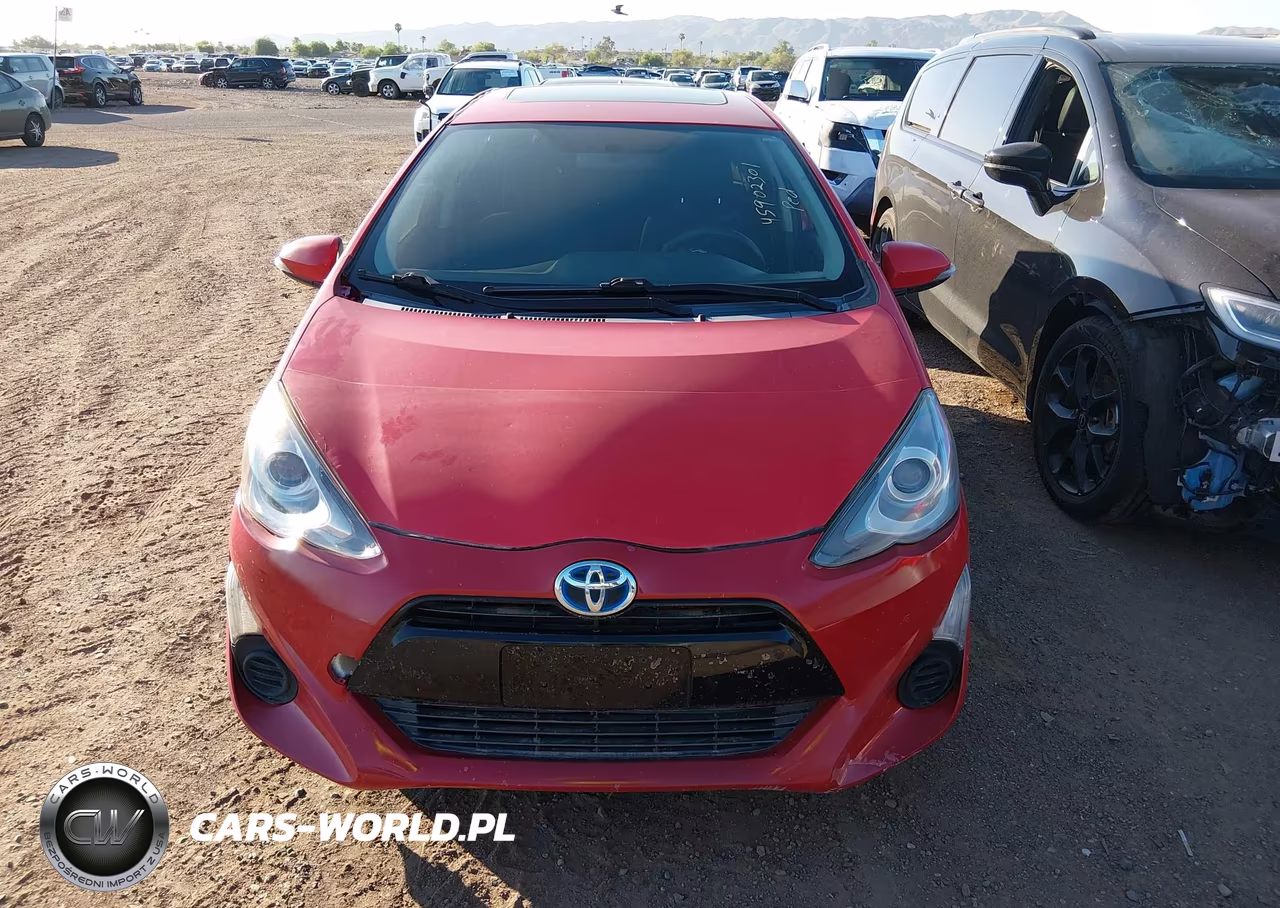 2015 Toyota Prius C Three VIN:JTDKDTB37F1092846 - 6