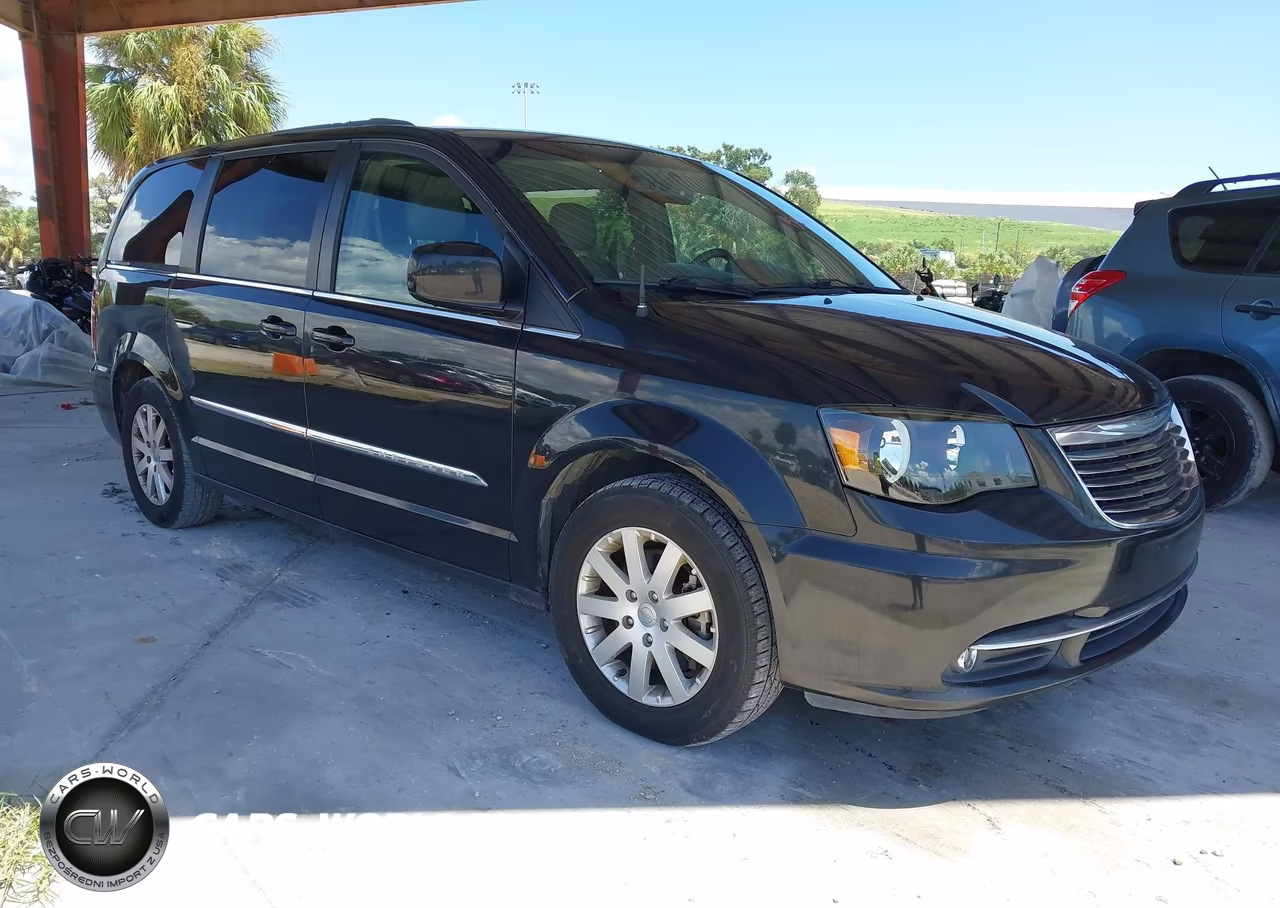 2014 Chrysler Town & Country Touring – zdjęcie 1 z 11