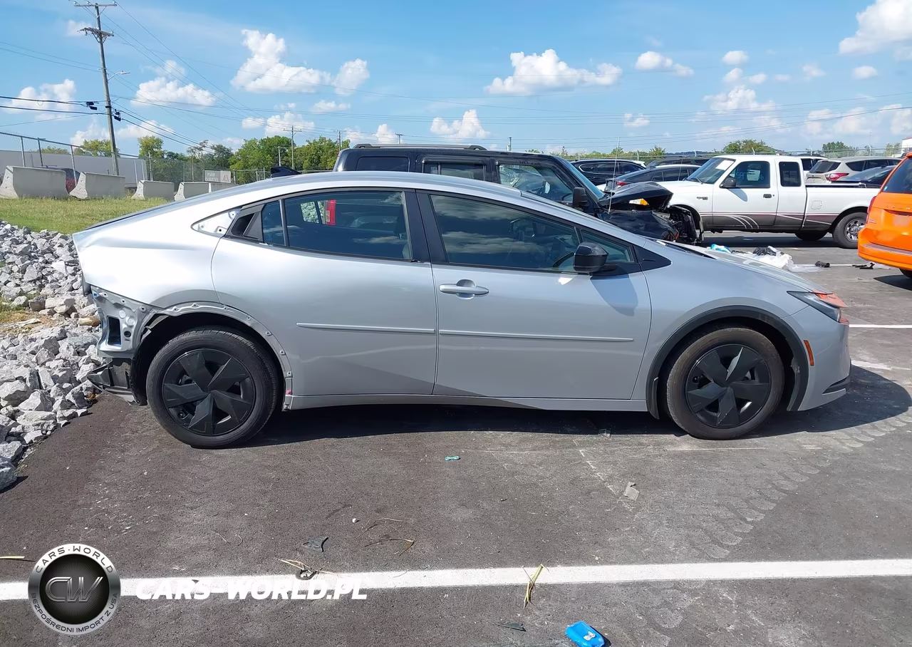 2026 Toyota Prius Le VIN:JTDACAAU7T3078412 - 14