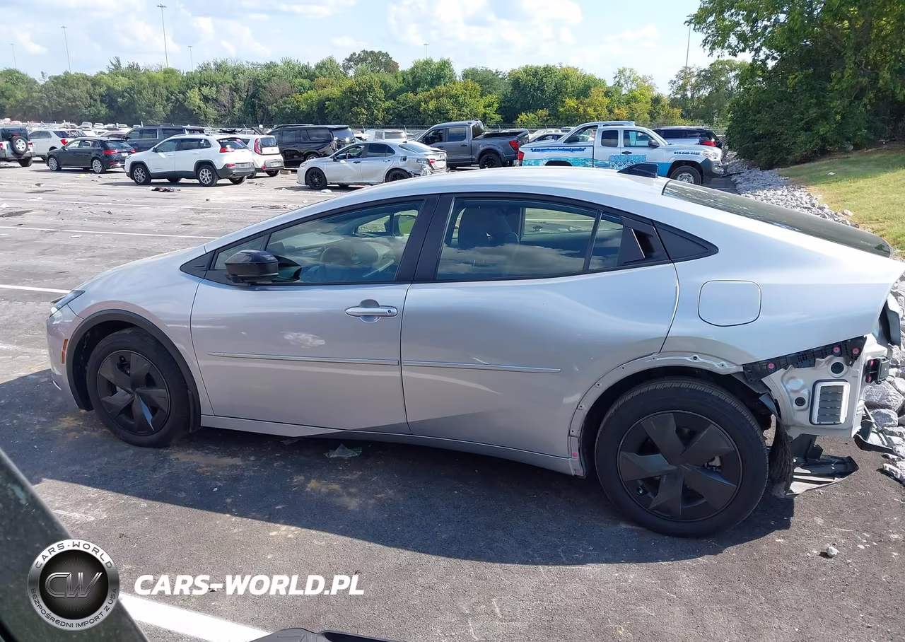 2026 Toyota Prius Le VIN:JTDACAAU7T3078412 - 15