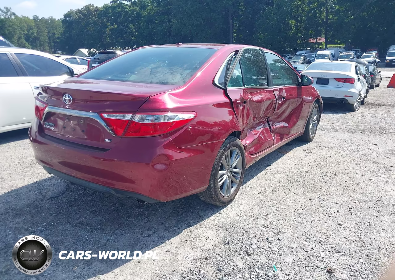 2015 Toyota Camry Se VIN:4T1BF1FK1FU893010 - 4