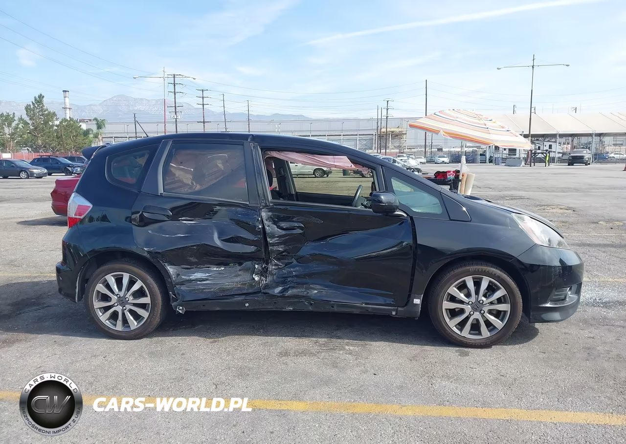 2013 Honda Fit Sport VIN:JHMGE8H57DC016536 - 14