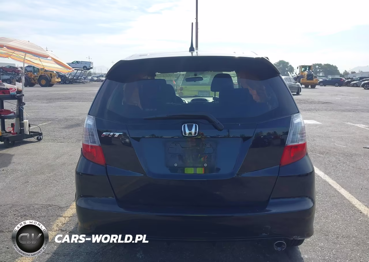 2013 Honda Fit Sport VIN:JHMGE8H57DC016536 - 17