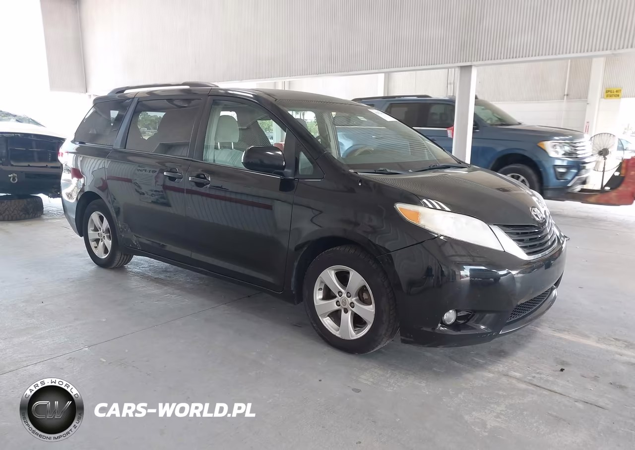 2011 Toyota Sienna Le V6 – zdjęcie 1 z 16