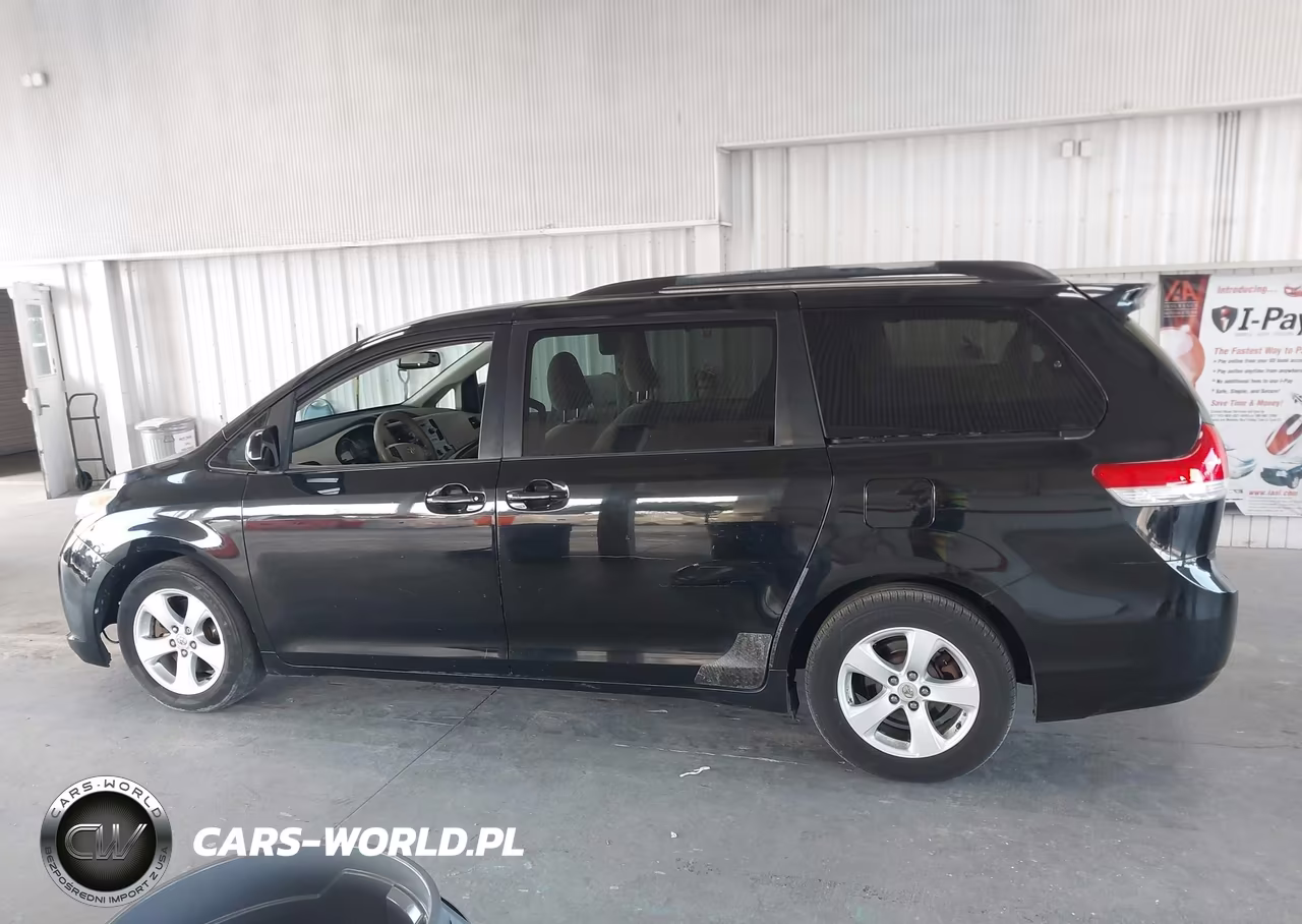 2011 Toyota Sienna Le V6 VIN:5TDKK3DCXBS166597 - 14