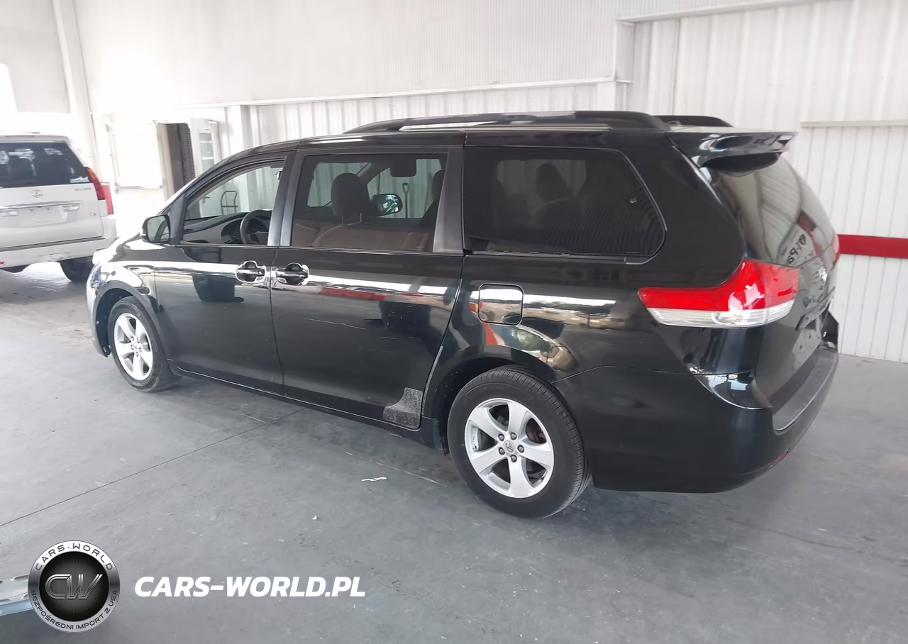 2011 Toyota Sienna Le V6 VIN:5TDKK3DCXBS166597 - 3
