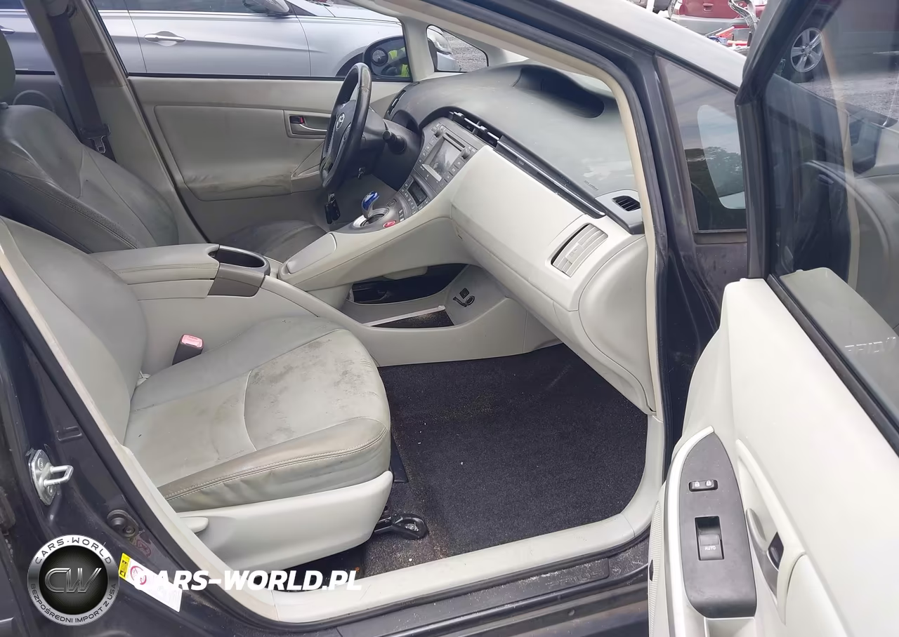 2012 Toyota Prius Four VIN:JTDKN3DU4C1537008 - 5