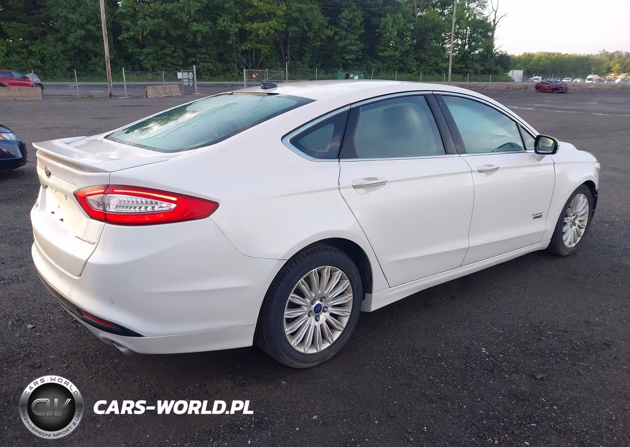 2013 Ford Fusion Energi Titanium VIN:3FA6P0SU9DR260107 - 4