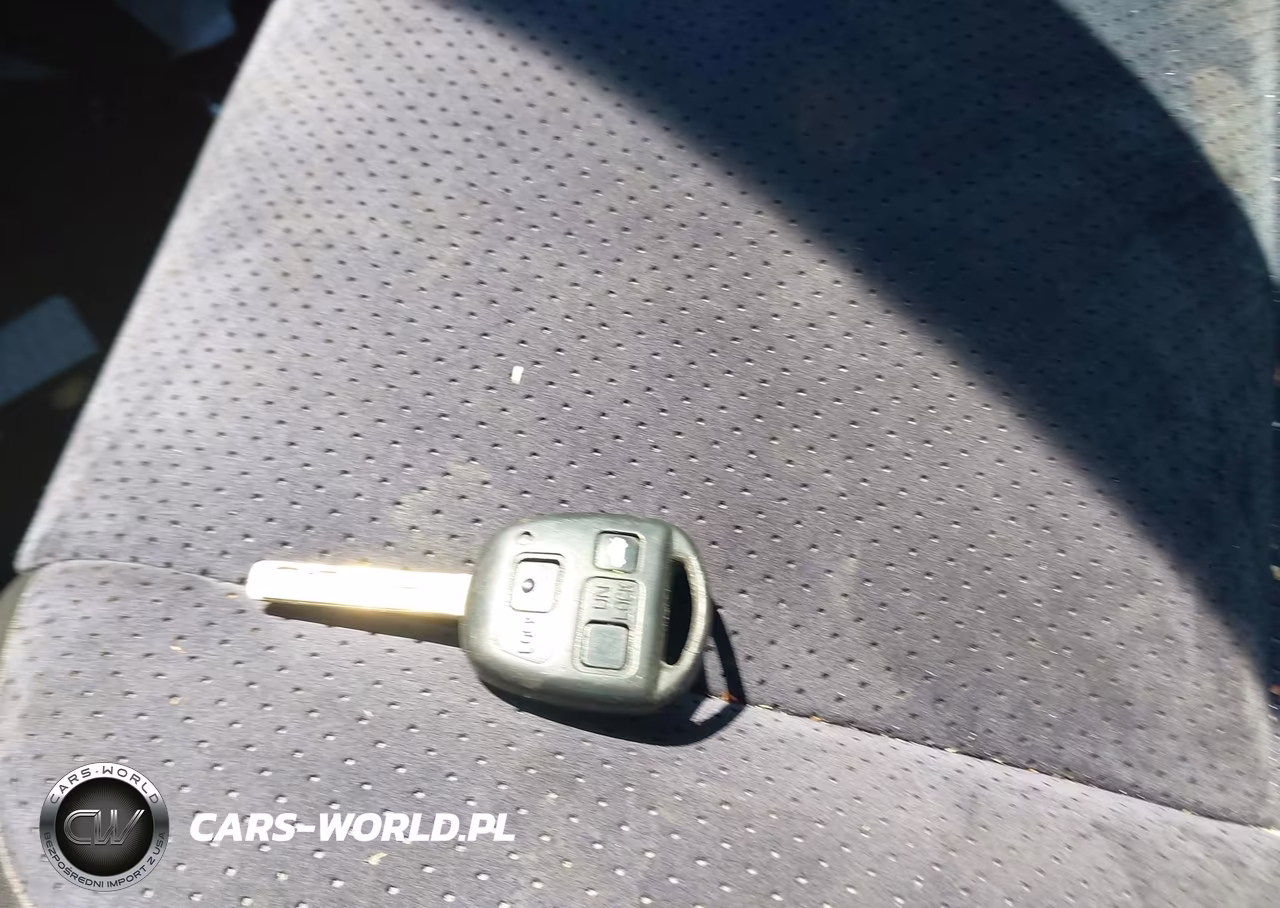 2003 Lexus Is 300 Base W-5-Speed Manual VIN:JTHBD192230076832 - 11