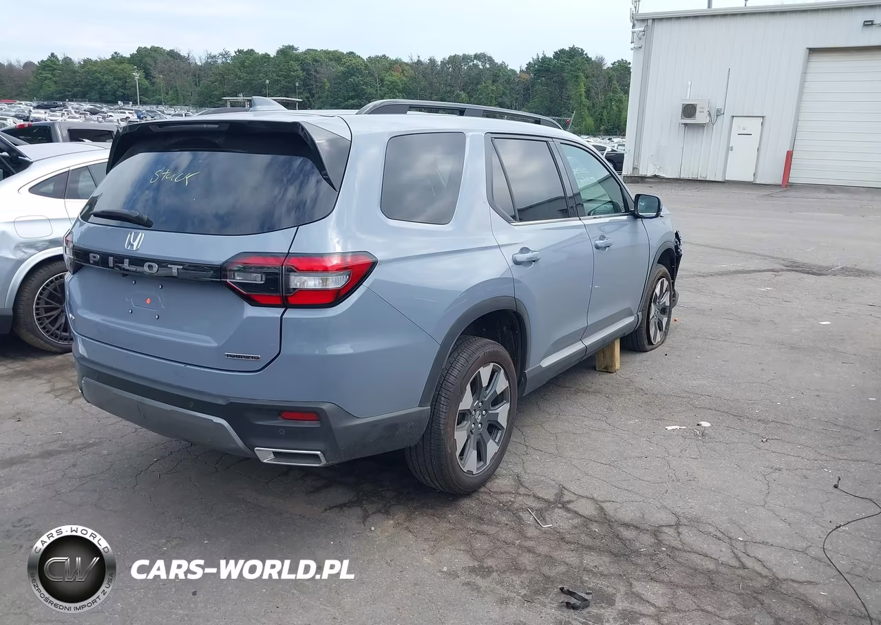2026 Honda Pilot Touring-Touring Blackout VIN:5FNYG1H72TB007558 - 4