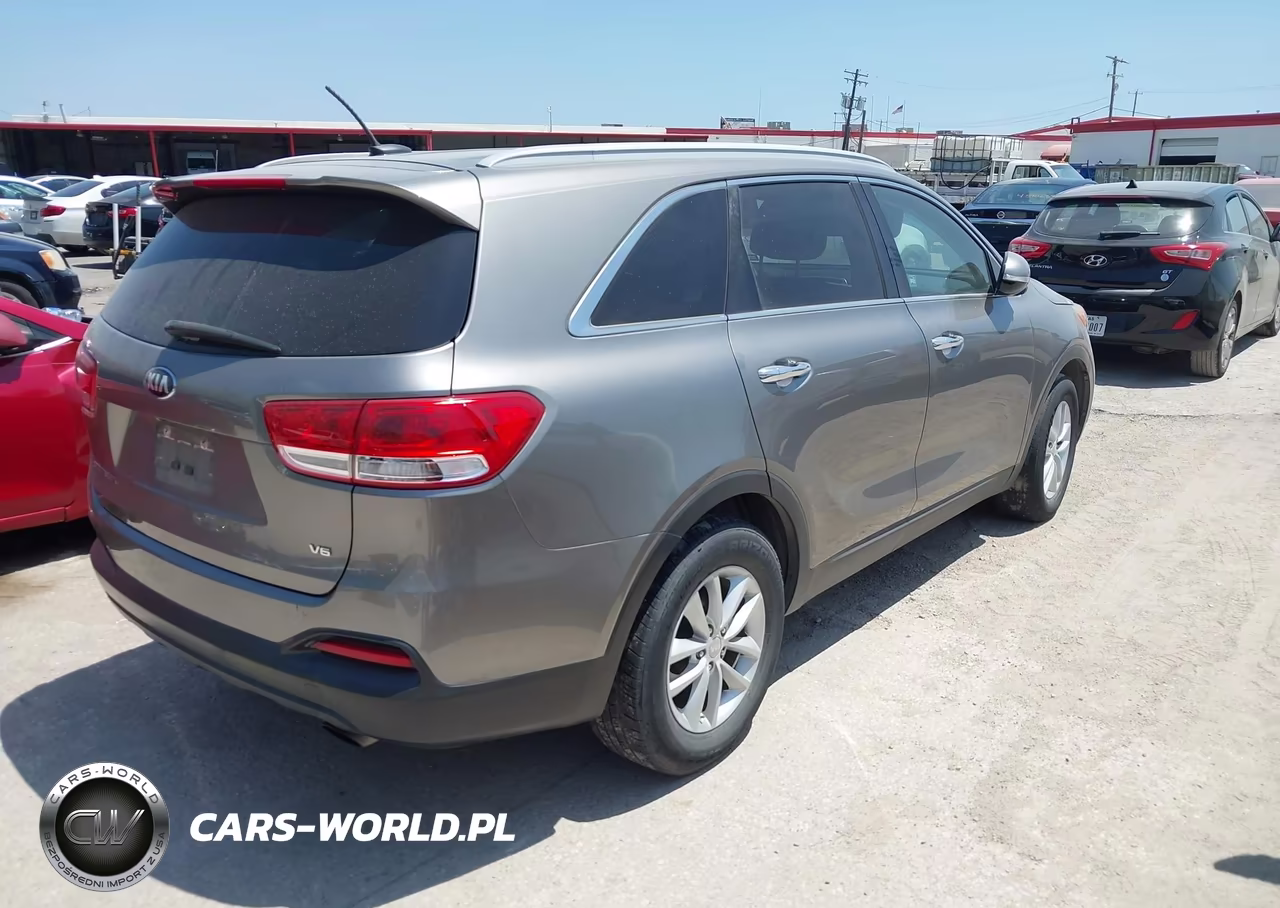 2017 Kia Sorento 3.3L Lx VIN:5XYPG4A5XHG190889 - 4