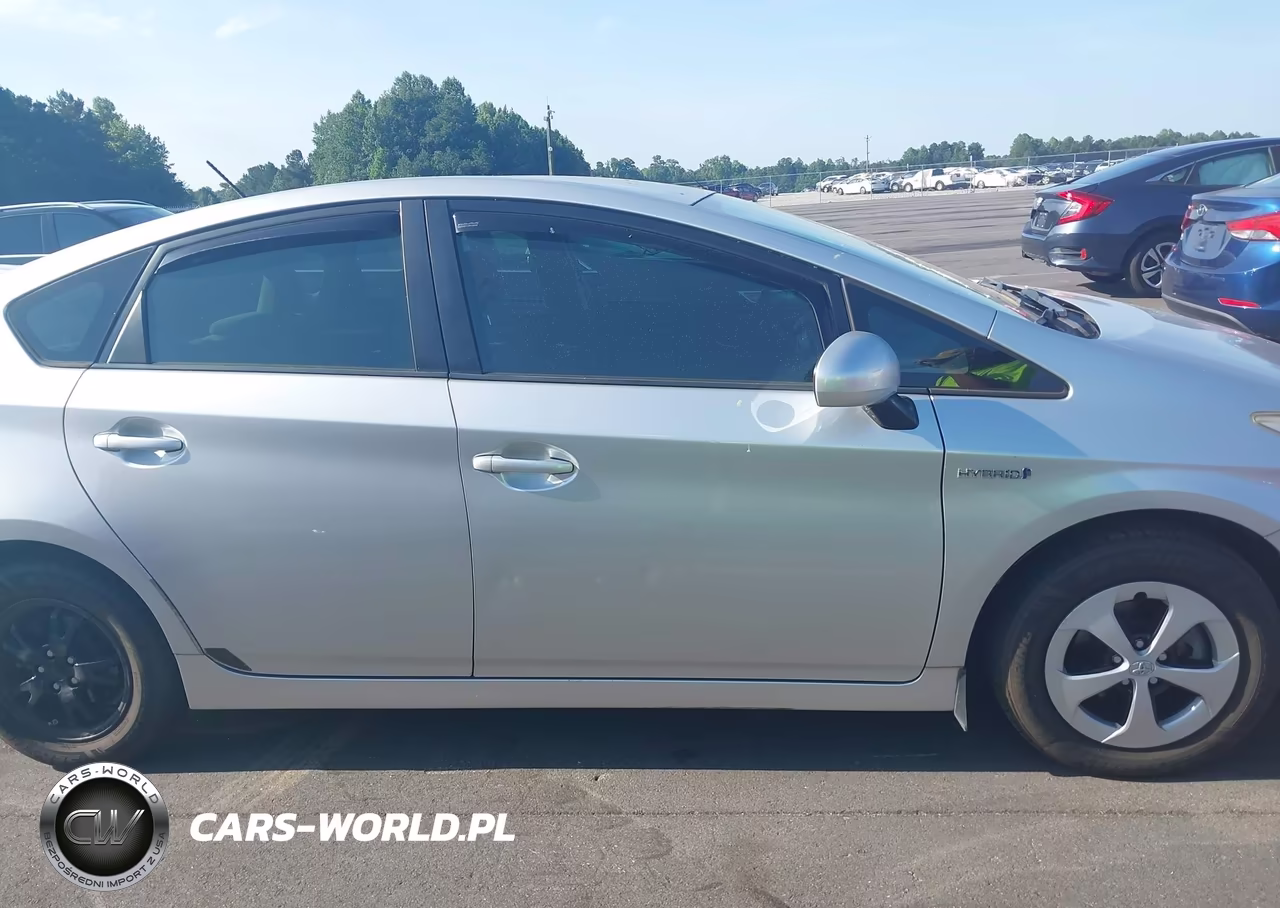 2013 Toyota Prius Two VIN:JTDKN3DU6D5584602 - 14