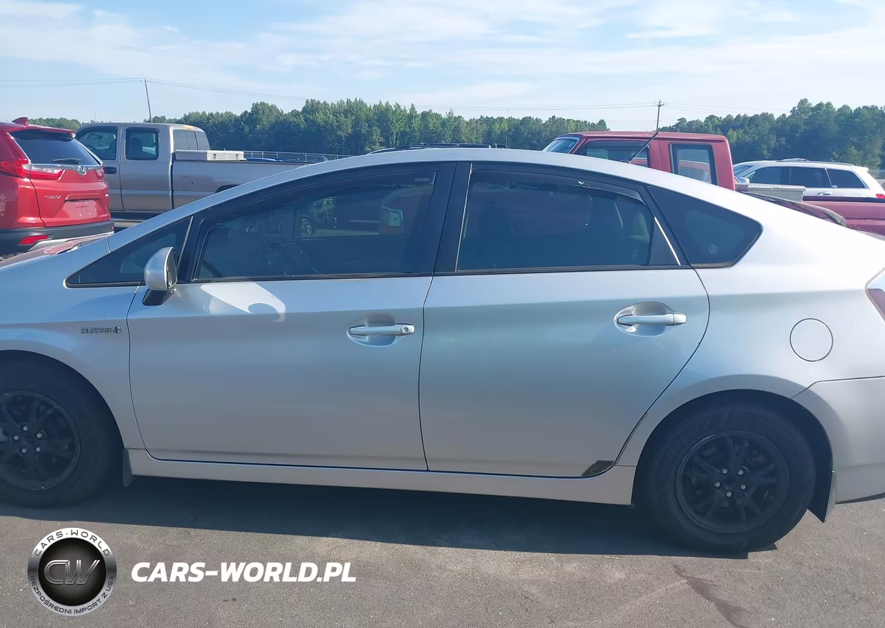 2013 Toyota Prius Two VIN:JTDKN3DU6D5584602 - 15