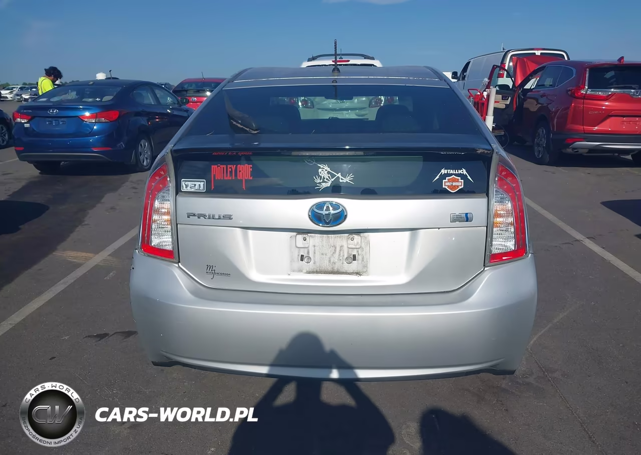 2013 Toyota Prius Two VIN:JTDKN3DU6D5584602 - 17