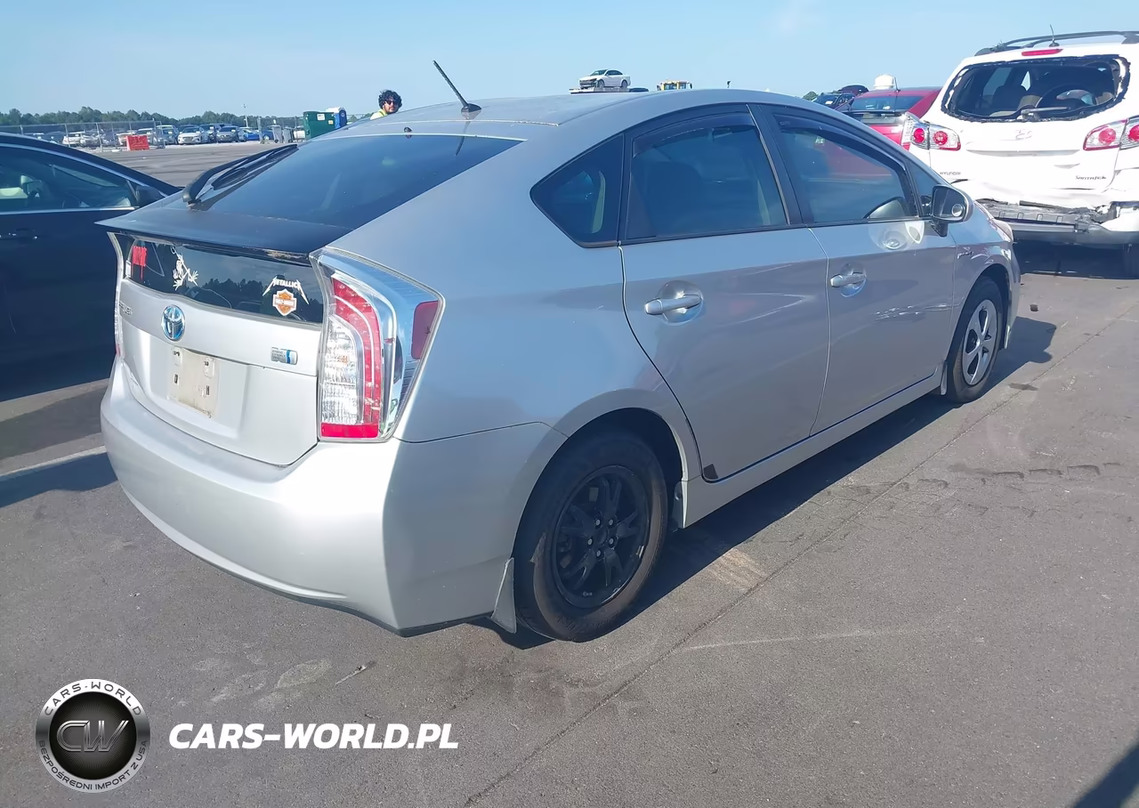 2013 Toyota Prius Two VIN:JTDKN3DU6D5584602 - 4