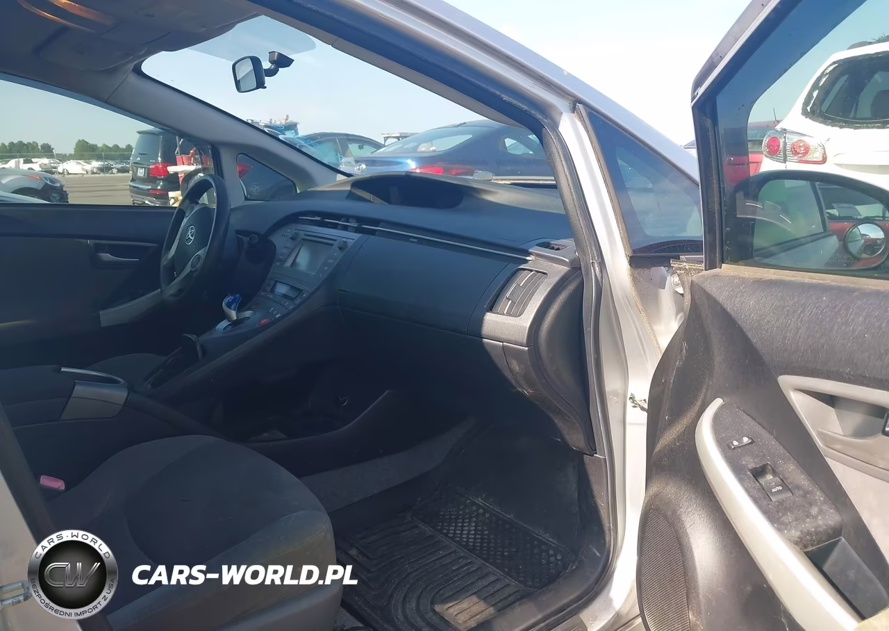 2013 Toyota Prius Two VIN:JTDKN3DU6D5584602 - 5