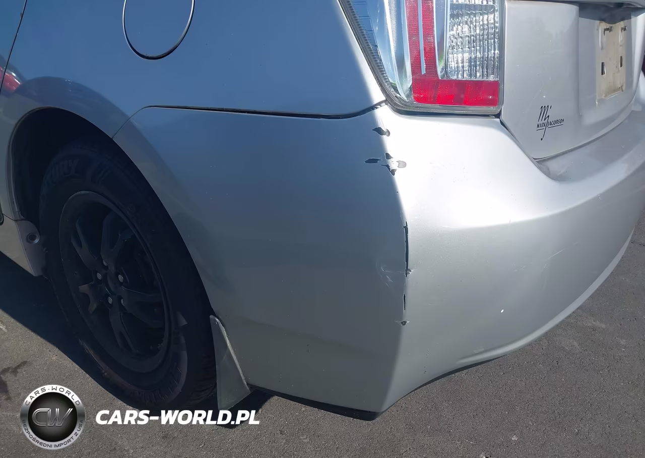 2013 Toyota Prius Two VIN:JTDKN3DU6D5584602 - 6