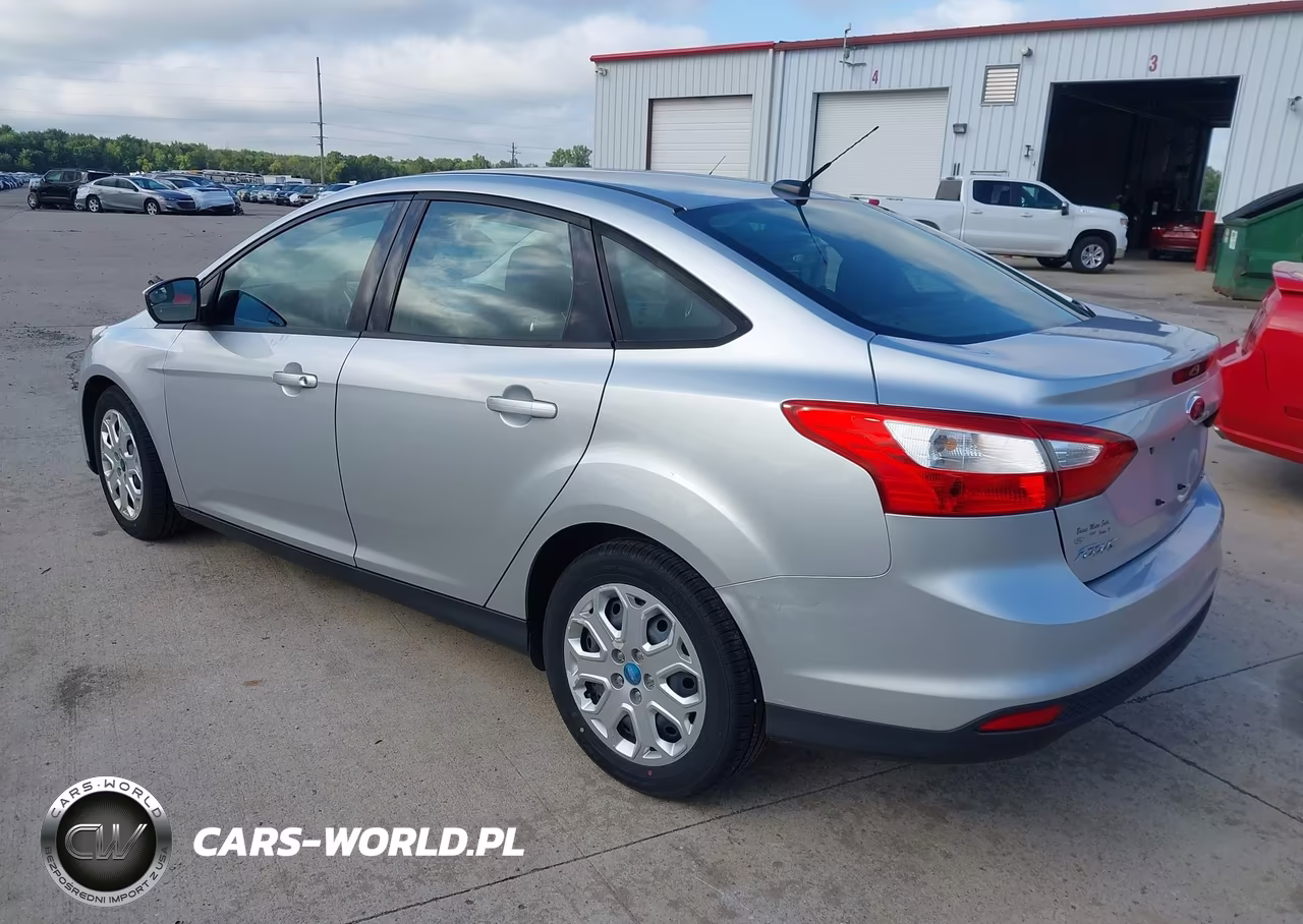 2012 Ford Focus Se VIN:1FAHP3F29CL319169 - 3