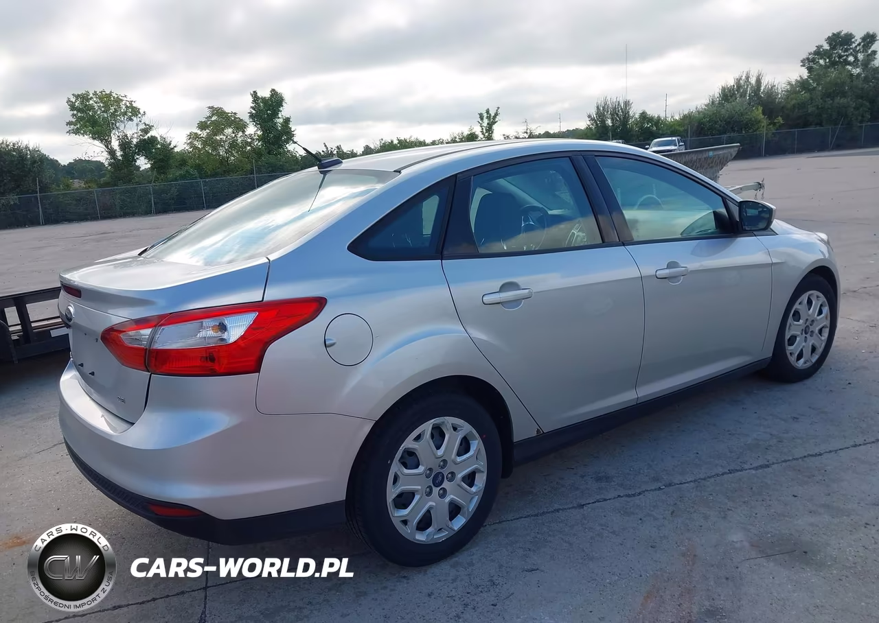 2012 Ford Focus Se VIN:1FAHP3F29CL319169 - 4