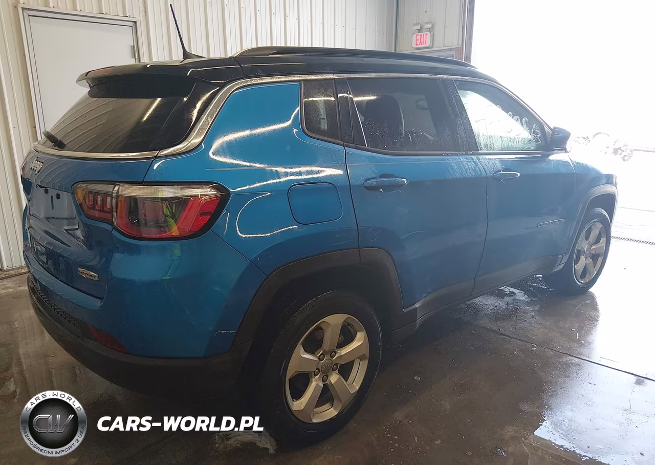2018 Jeep Compass Latitude 4X4 VIN:3C4NJDBB5JT252999 - 4