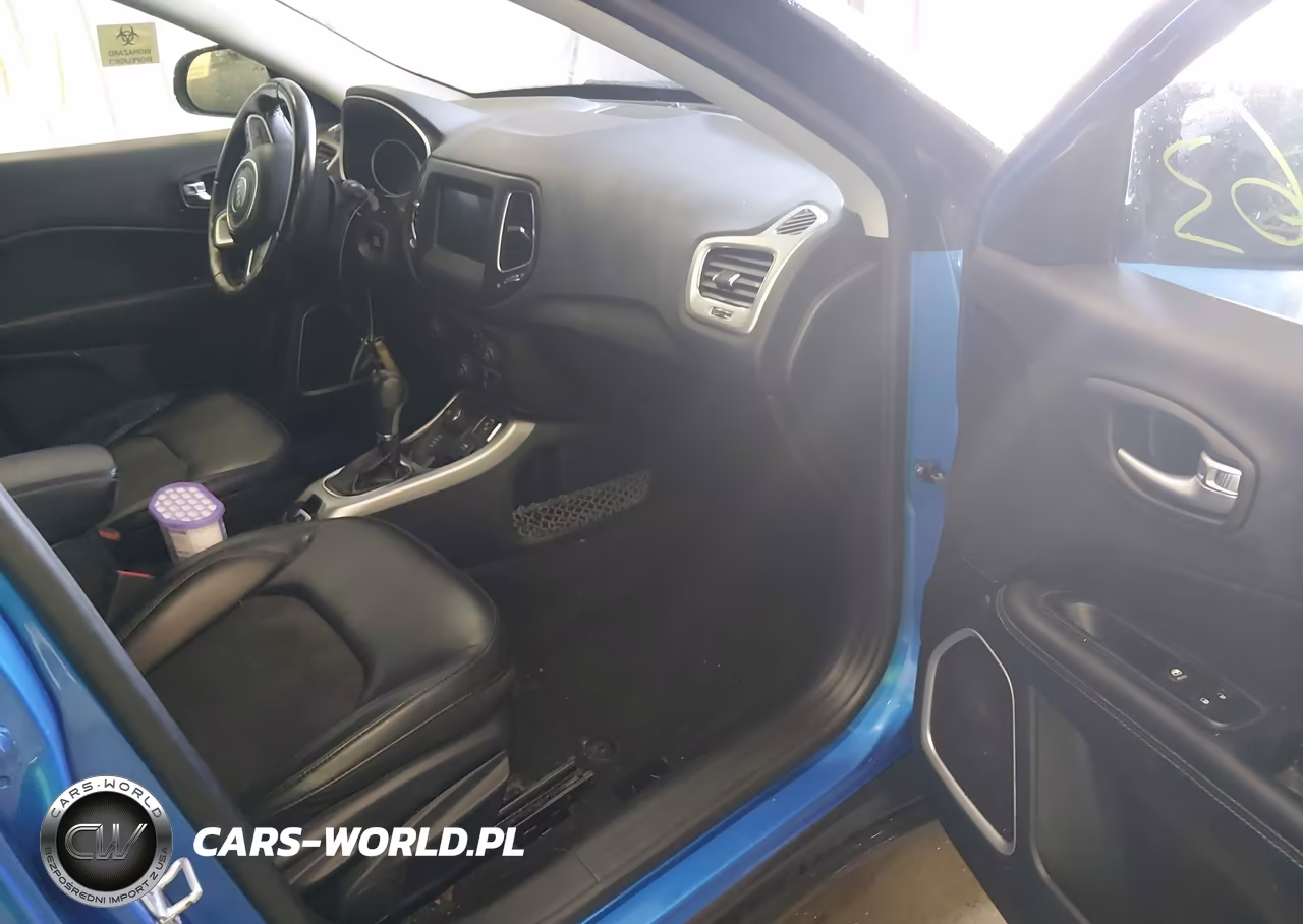 2018 Jeep Compass Latitude 4X4 VIN:3C4NJDBB5JT252999 - 5