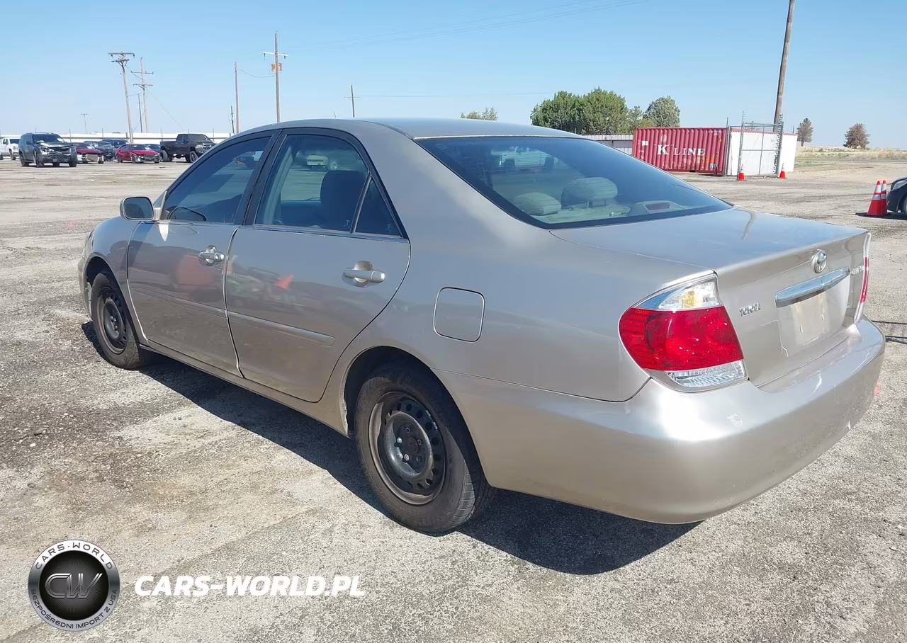 2005 Toyota Camry Le VIN:4T1BE32K85U570284 - 3