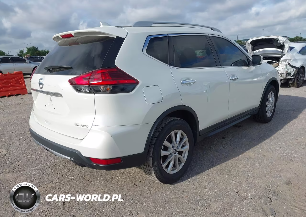 2017 Nissan Rogue Sv VIN:5N1AT2MV5HC849558 - 4