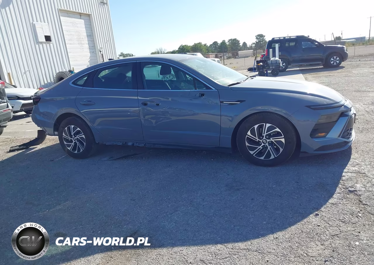 2026 Hyundai Sonata Hybrid Blue VIN:KMHL24JJ6TA160478 - 13