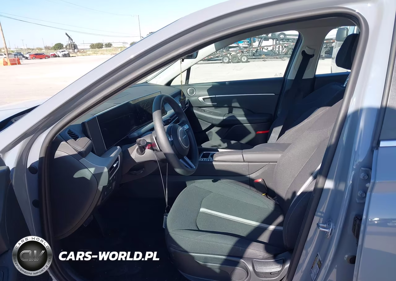 2026 Hyundai Sonata Hybrid Blue VIN:KMHL24JJ6TA160478 - 5