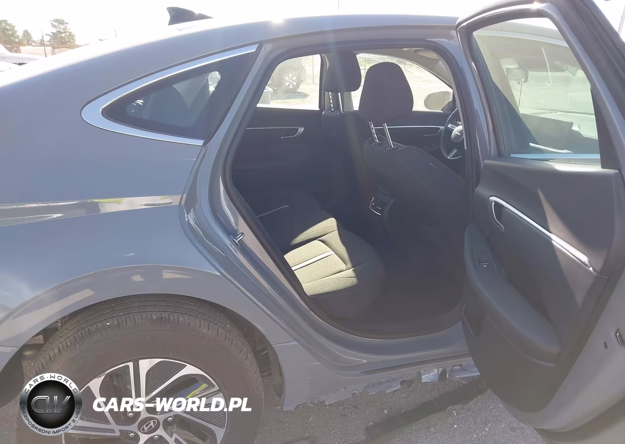 2026 Hyundai Sonata Hybrid Blue VIN:KMHL24JJ6TA160478 - 8