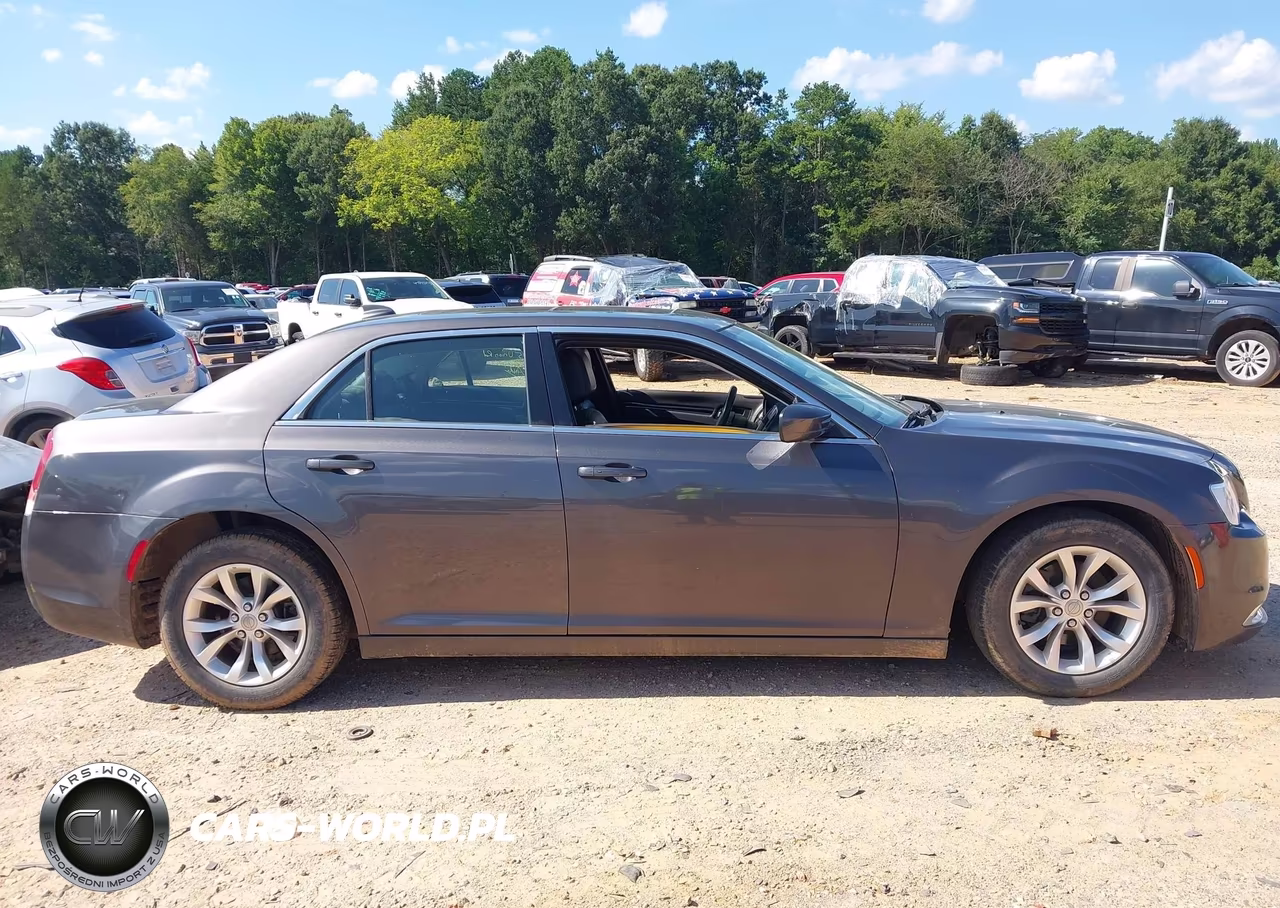 2016 Chrysler 300 Limited VIN:2C3CCAAG6GH206620 - 13
