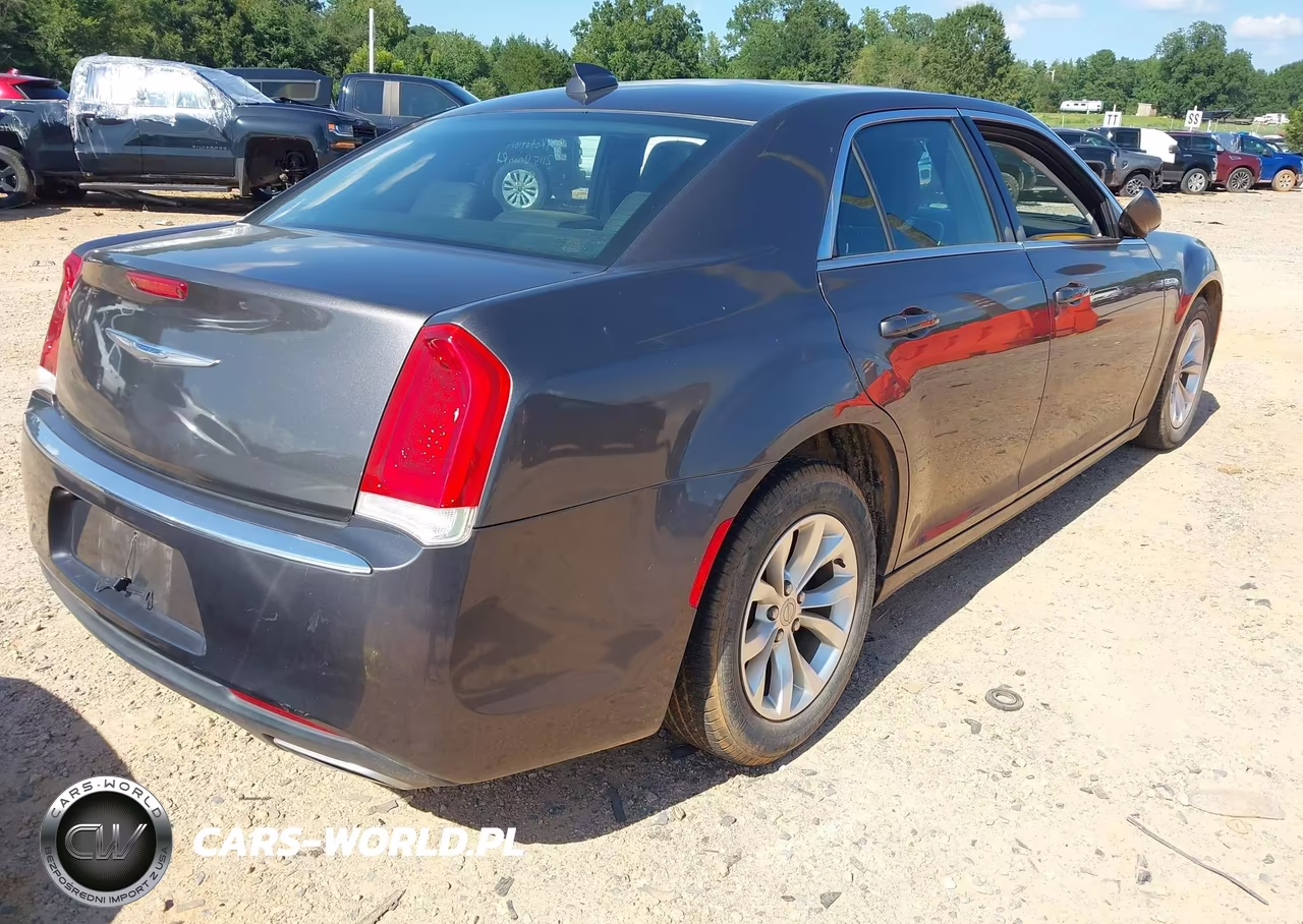 2016 Chrysler 300 Limited VIN:2C3CCAAG6GH206620 - 4