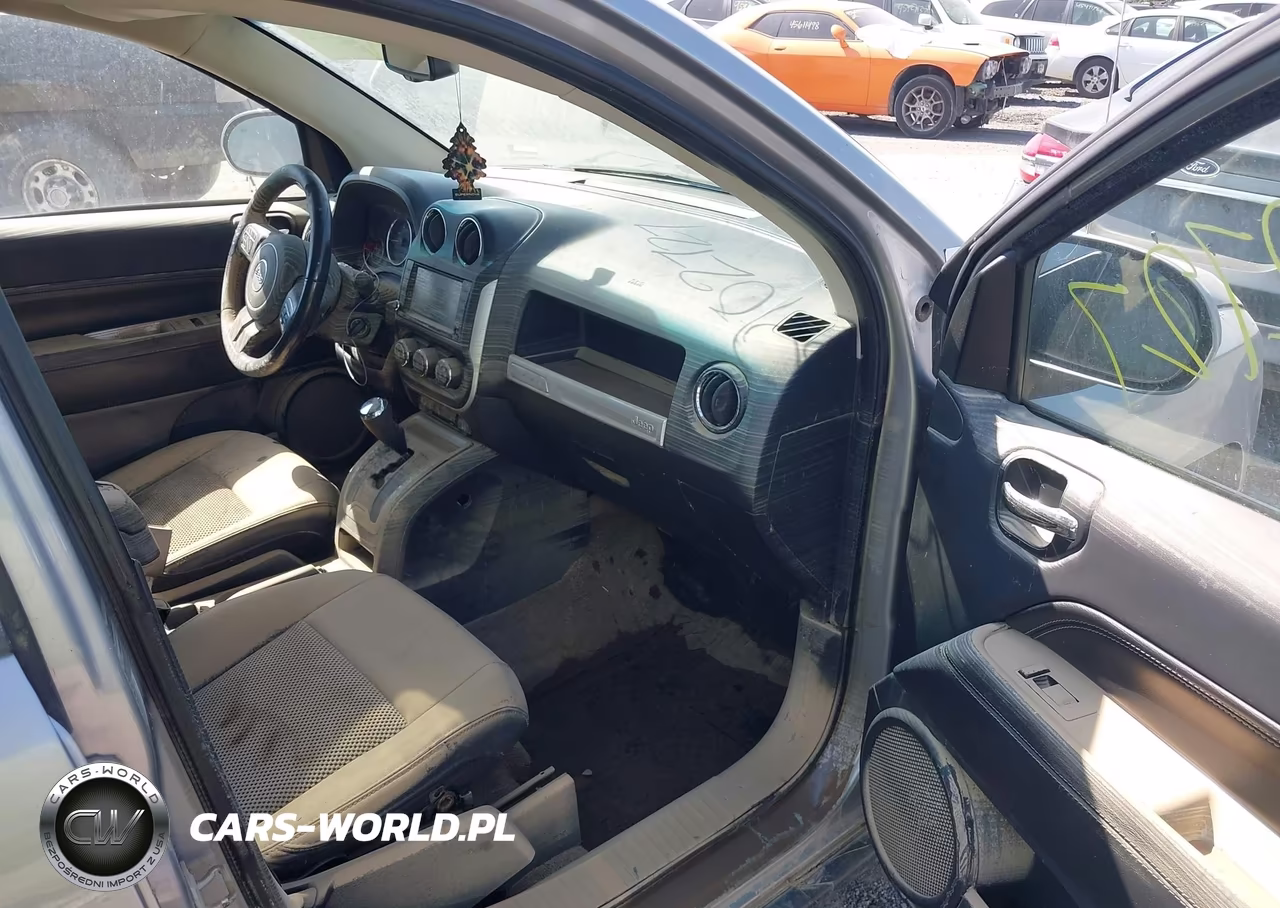 2014 Jeep Compass Latitude VIN:1C4NJDEB3ED765627 - 5