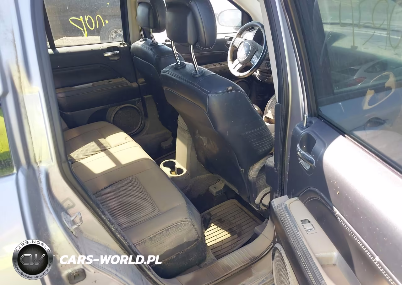 2014 Jeep Compass Latitude VIN:1C4NJDEB3ED765627 - 8