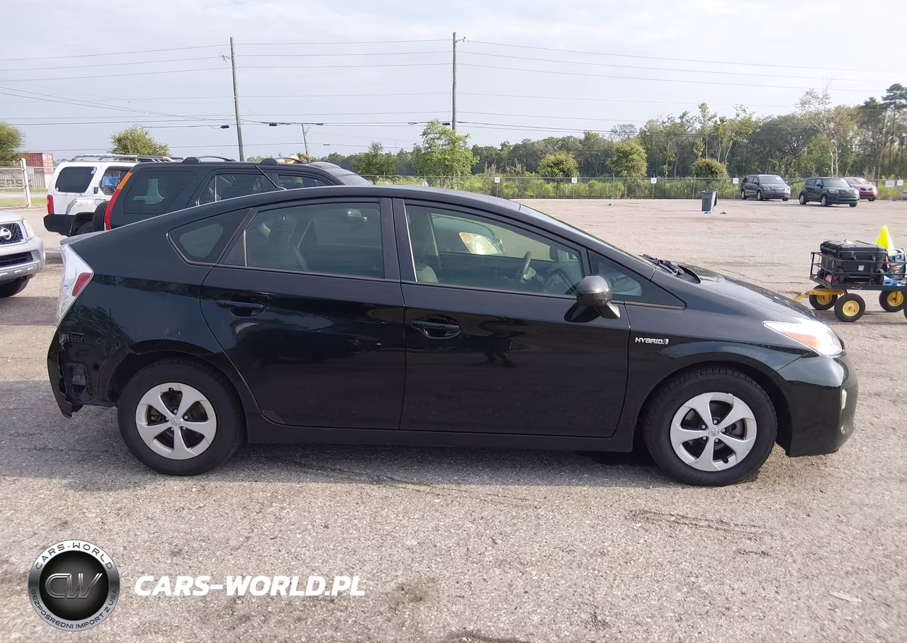 2013 Toyota Prius Two VIN:JTDKN3DU9D5581113 - 13