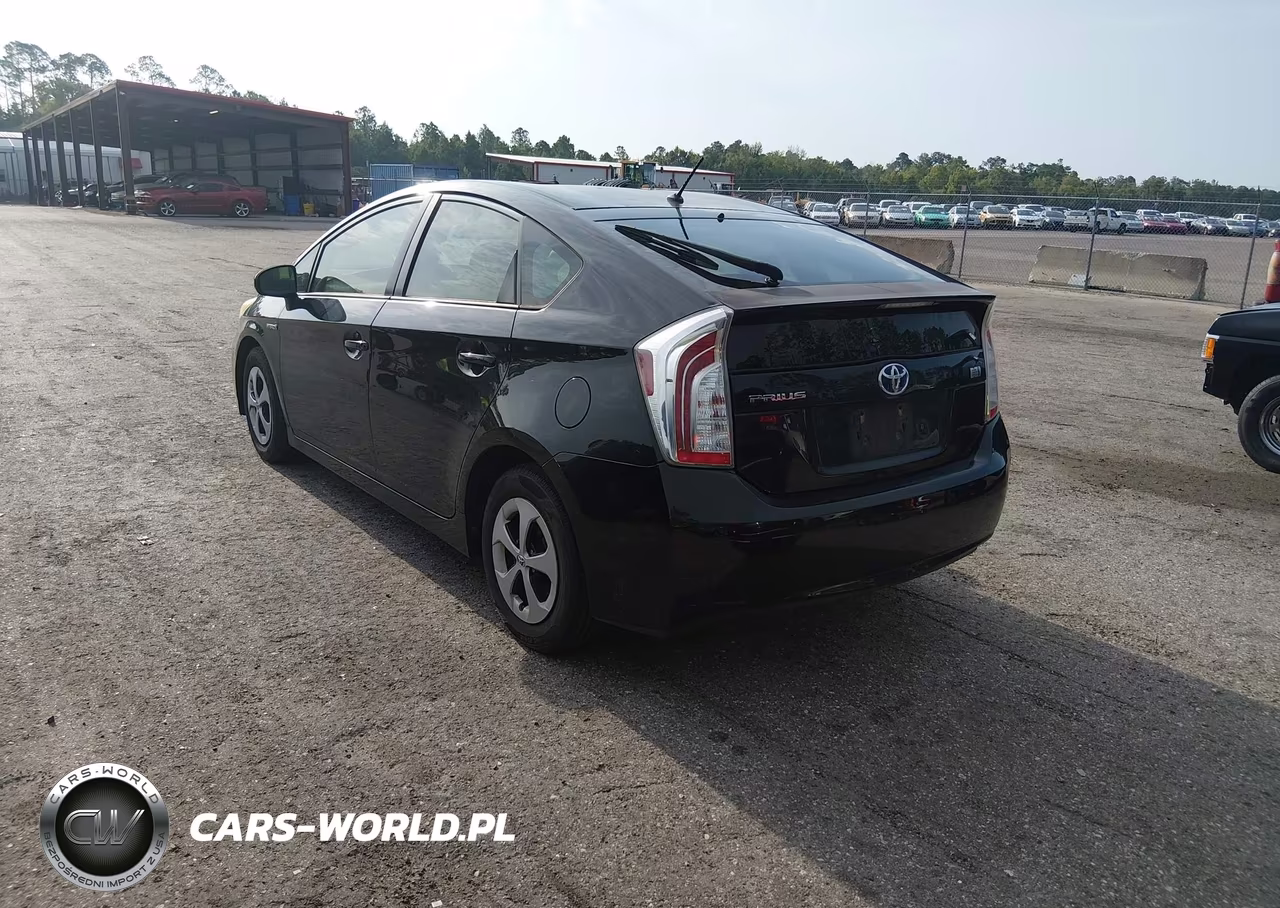 2013 Toyota Prius Two VIN:JTDKN3DU9D5581113 - 3