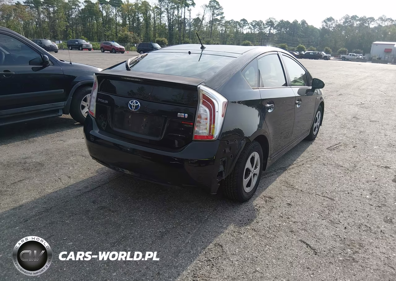 2013 Toyota Prius Two VIN:JTDKN3DU9D5581113 - 4