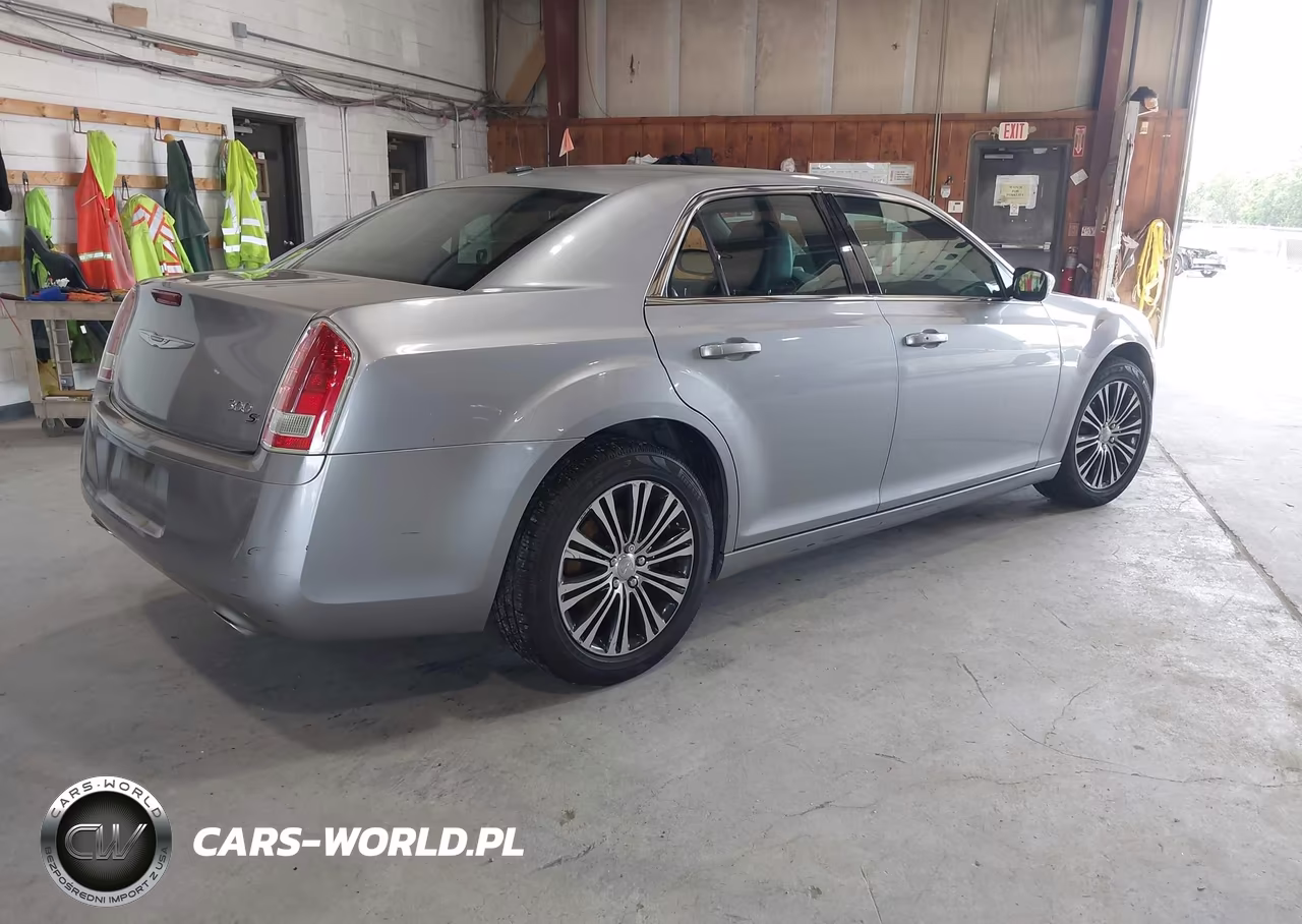 2014 Chrysler 300 300S VIN:2C3CCAGGXEH125575 - 4