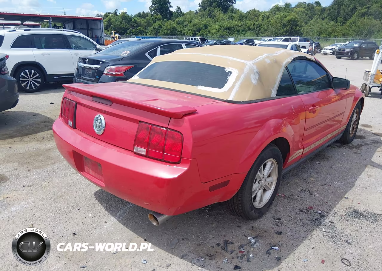 2008 Ford Mustang V6 Deluxe VIN:1ZVHT84NX85134721 - 4