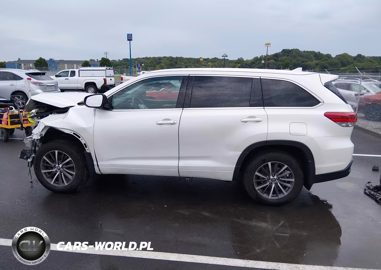 2018 Toyota Highlander Xle VIN:5TDJZRFH1JS875551 - 15