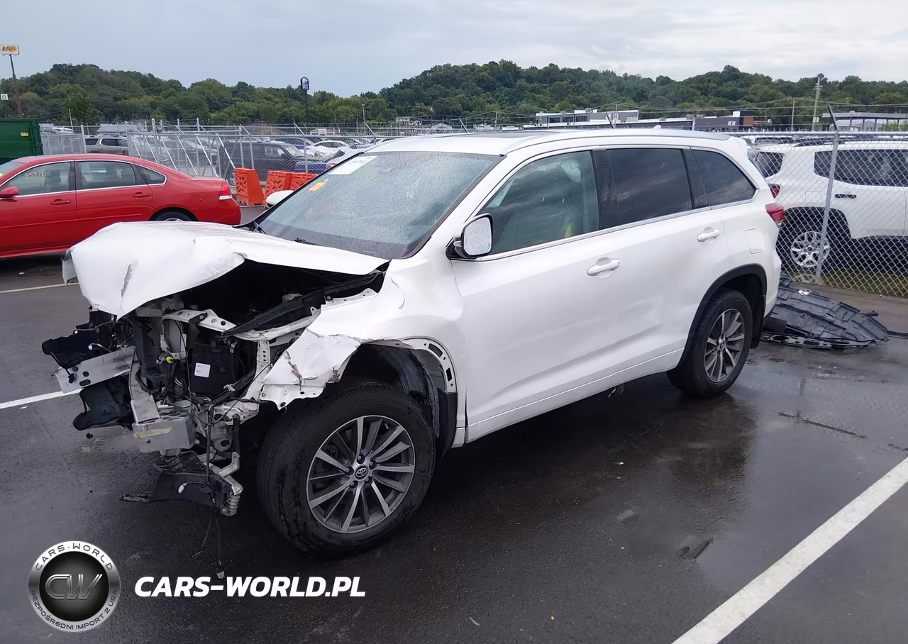 2018 Toyota Highlander Xle VIN:5TDJZRFH1JS875551 - 2