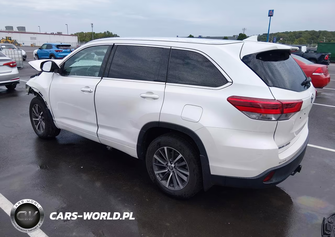 2018 Toyota Highlander Xle VIN:5TDJZRFH1JS875551 - 3