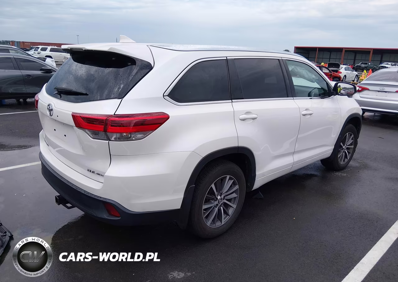 2018 Toyota Highlander Xle VIN:5TDJZRFH1JS875551 - 4