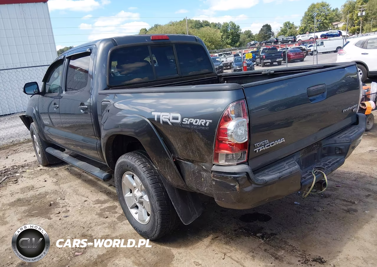 2014 Toyota Tacoma Prerunner V6 VIN:3TMJU4GN1EM169045 - 3