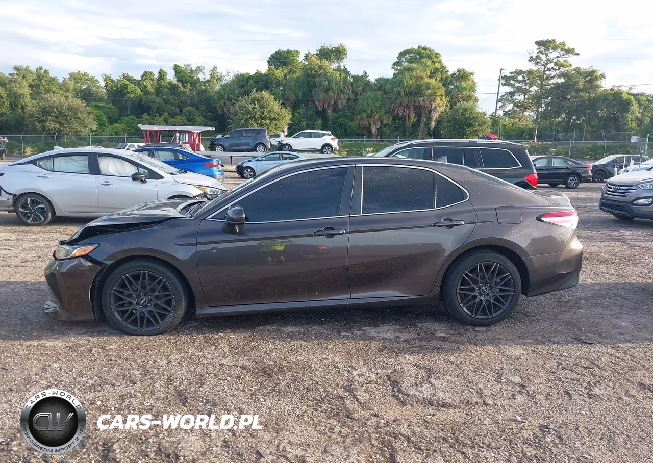 2019 Toyota Camry Le VIN:4T1B11HK8KU250398 - 14