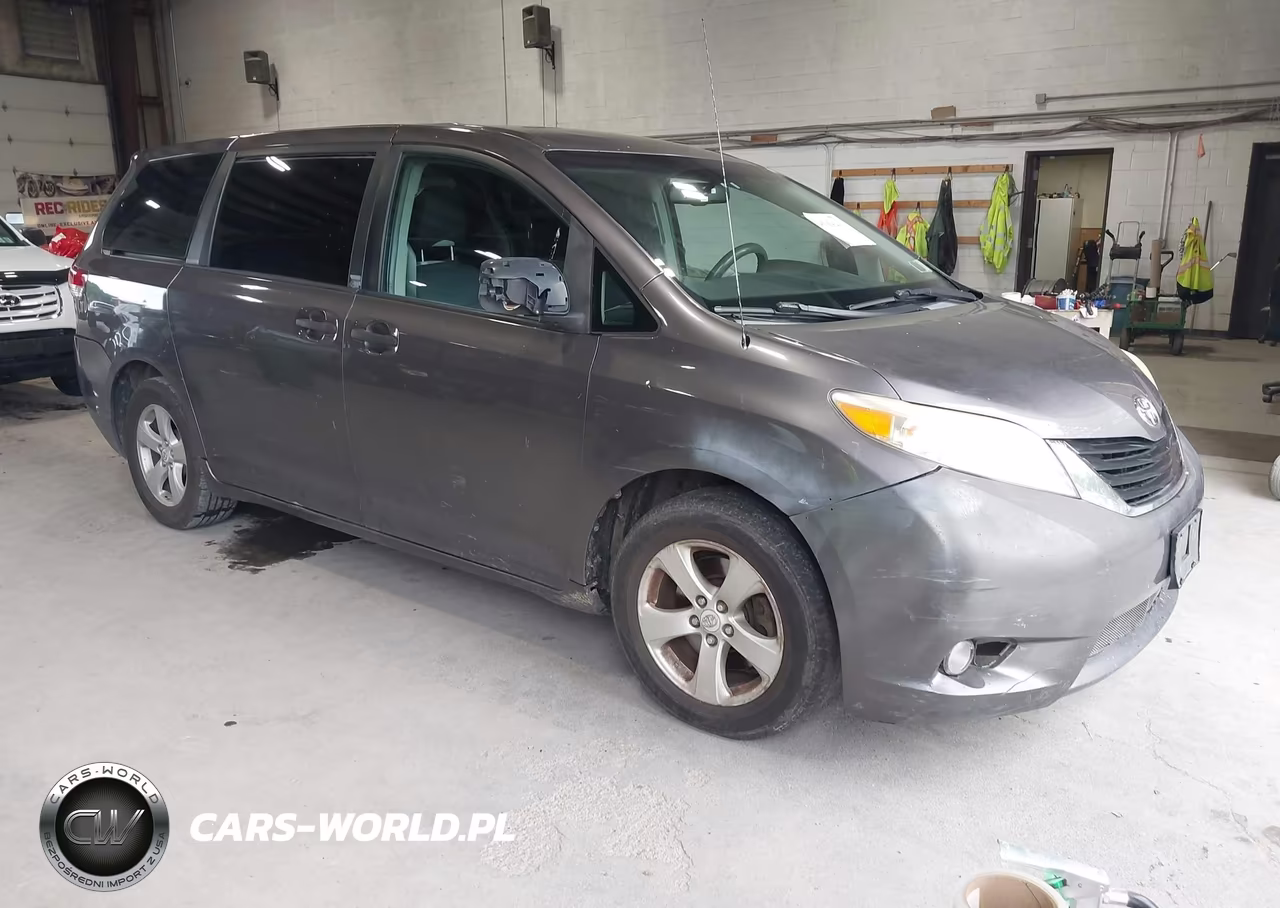 2011 Toyota Sienna Base V6 – zdjęcie 1 z 15