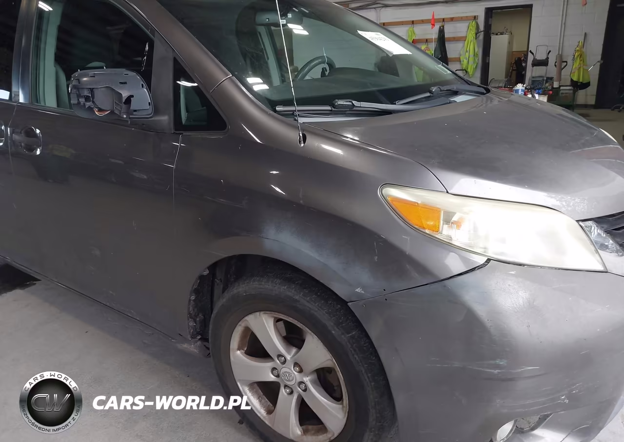 2011 Toyota Sienna Base V6 VIN:5TDZK3DC2BS071630 - 13
