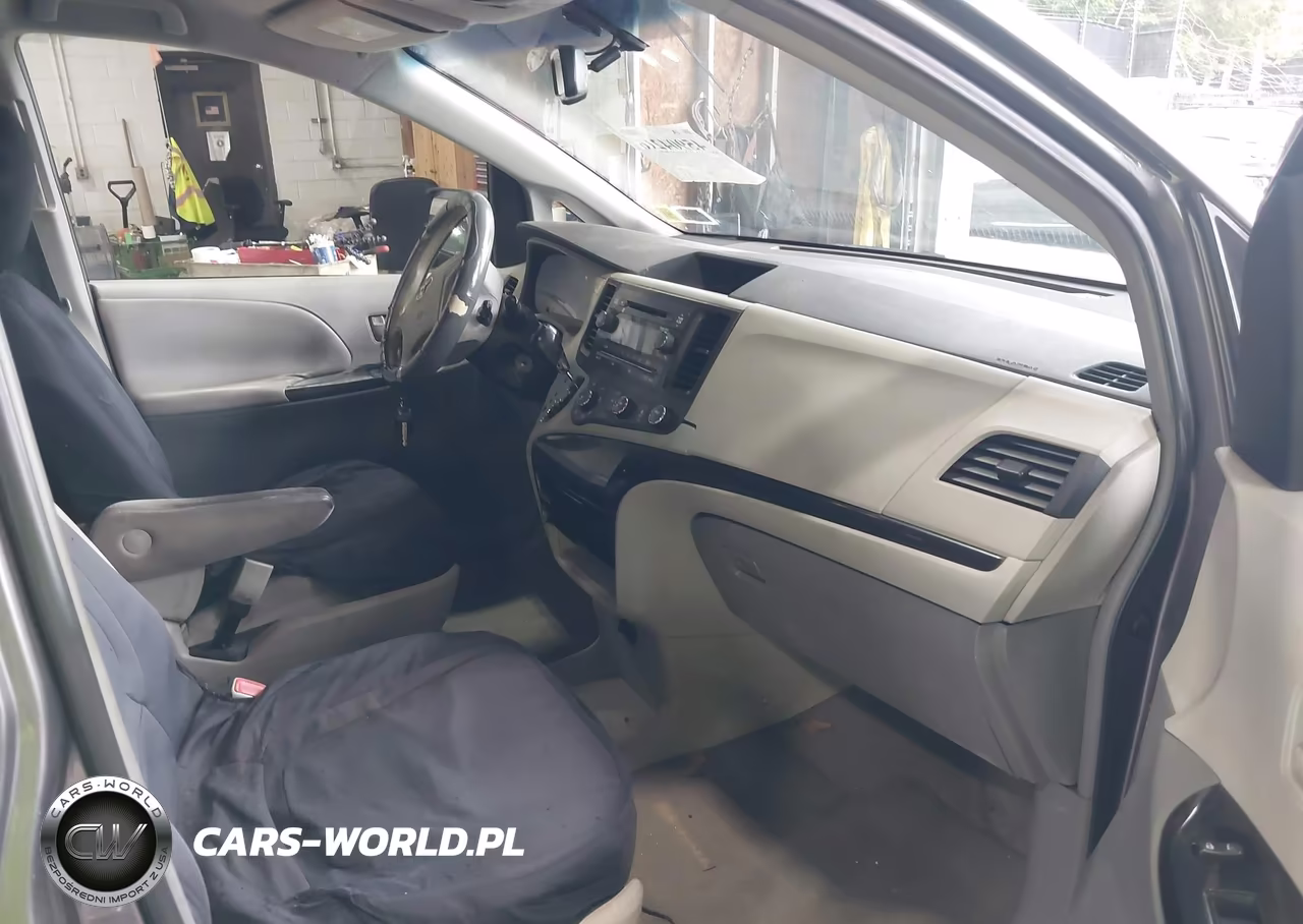 2011 Toyota Sienna Base V6 VIN:5TDZK3DC2BS071630 - 5