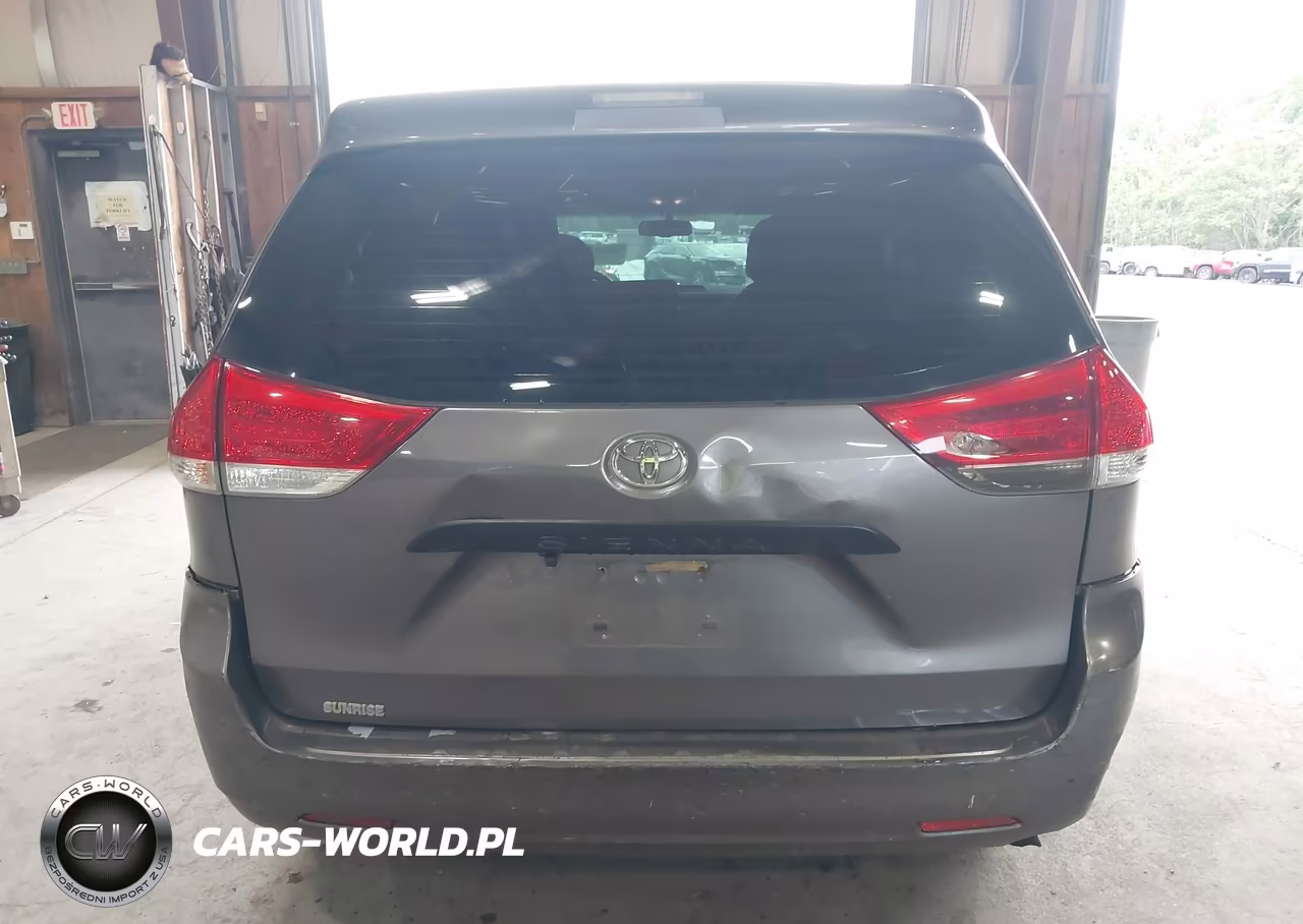 2011 Toyota Sienna Base V6 VIN:5TDZK3DC2BS071630 - 6